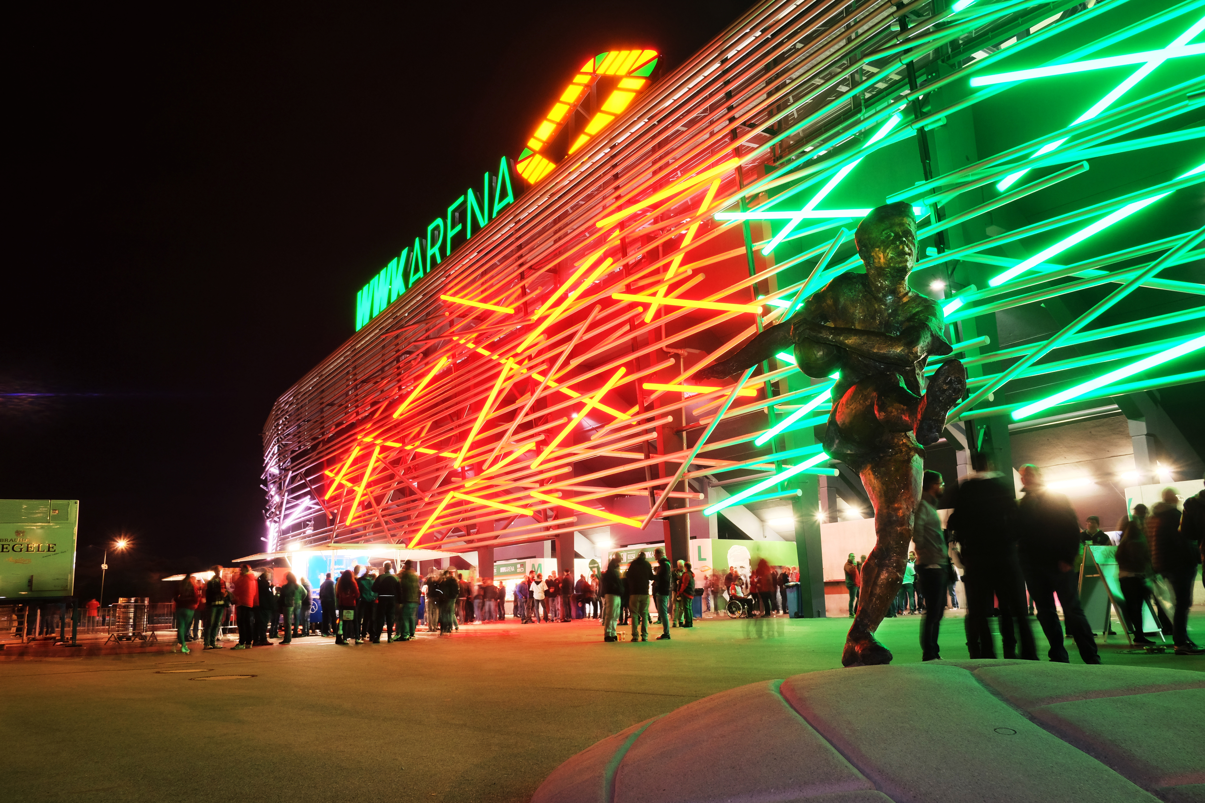 WWK Arena strahlt jetzt noch heller